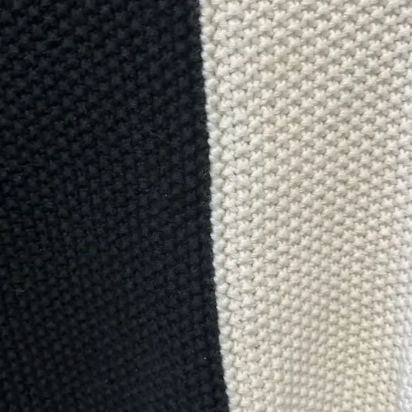 TODD & DUNCAN Black and White Color Block Cropped Long Sleeve Sweater, Size S - Picture 5 of 9